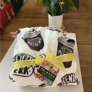 FRIENDS Central Perk White and Brown Throw Blanket..BRAND NEW ☕️❤️